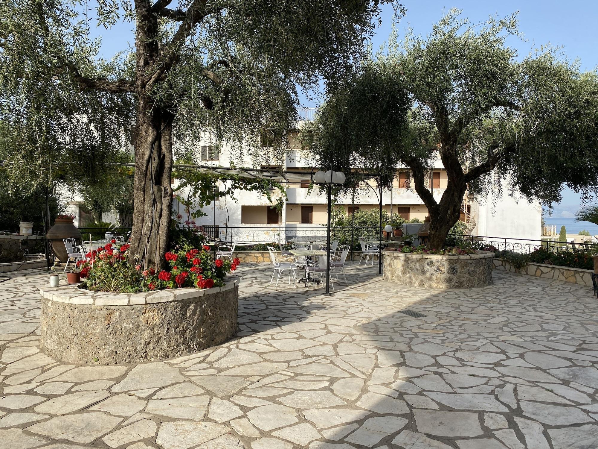 La Calma Hotel Dassia  Eksteriør billede