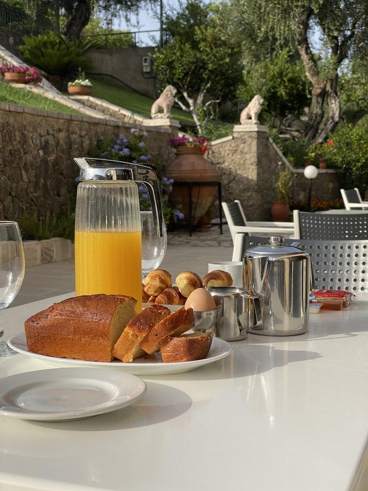 La Calma Hotel Dassia  Eksteriør billede